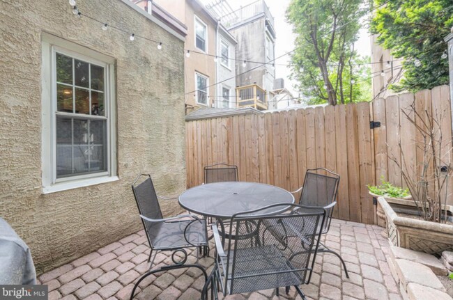 Building Photo - 307 Gaskill St