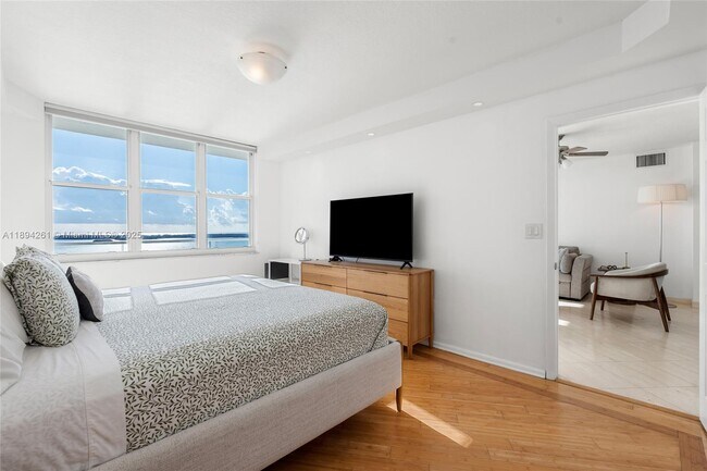 Building Photo - 800 Claughton Island Dr
