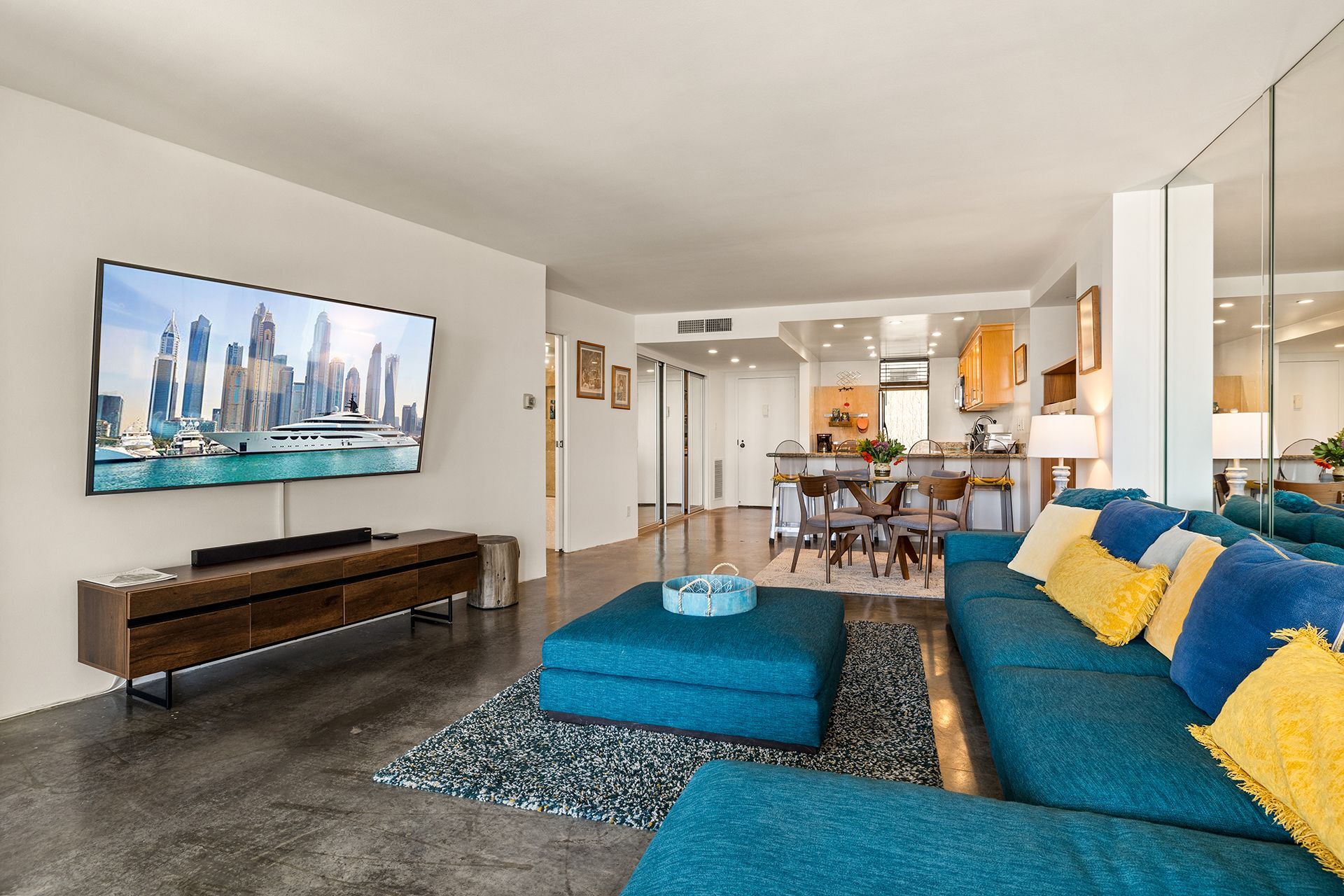 Building Photo - 4267 Marina City Dr