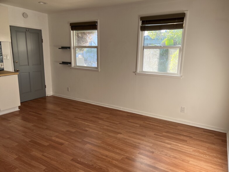 Building Photo - 14039 Gilmore St