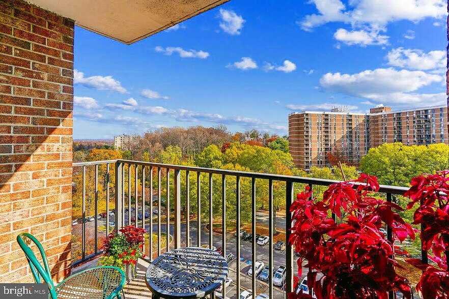 Building Photo - 2300 Pimmit Dr