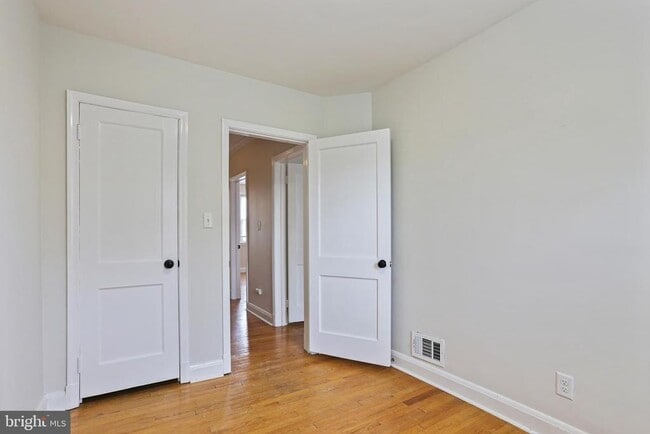 Building Photo - 324 Small Ct