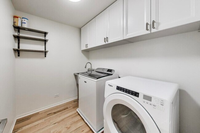 Building Photo - 2366 N Moseley Ct