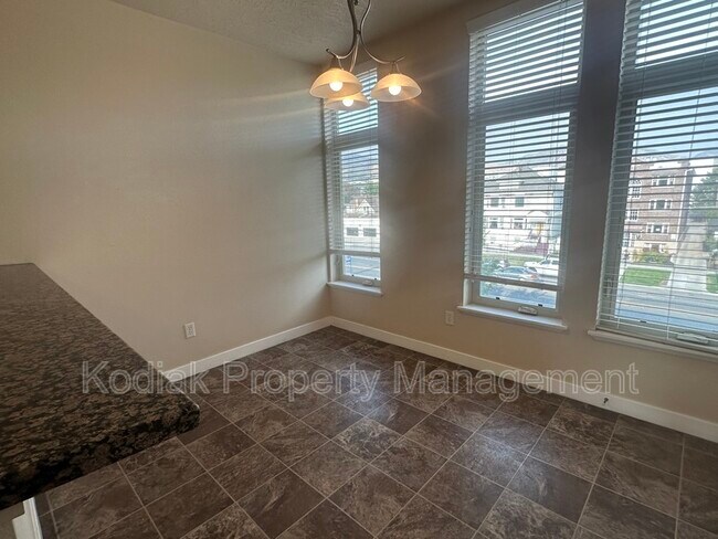 Building Photo - 518 E 500 S