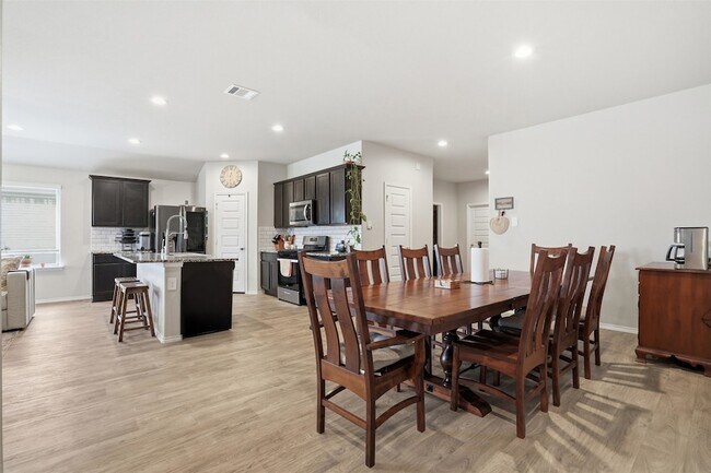 Building Photo - 11016 33rd Ave N