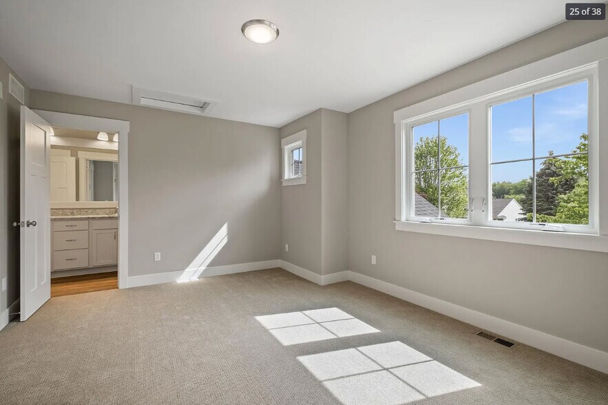 Building Photo - 5453 W Heathwood Dr SE