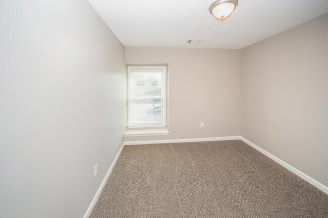 Building Photo - 6602 Meadow Bend Dr
