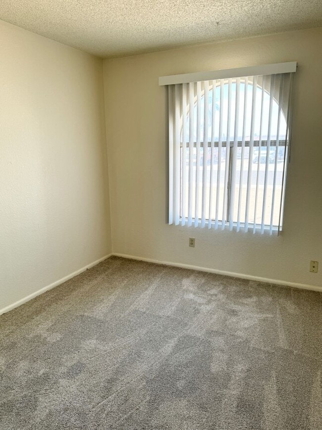 Building Photo - Fantastic 3 Bedroom/2 Bath Single Level Home! Schedule a Showing Today!