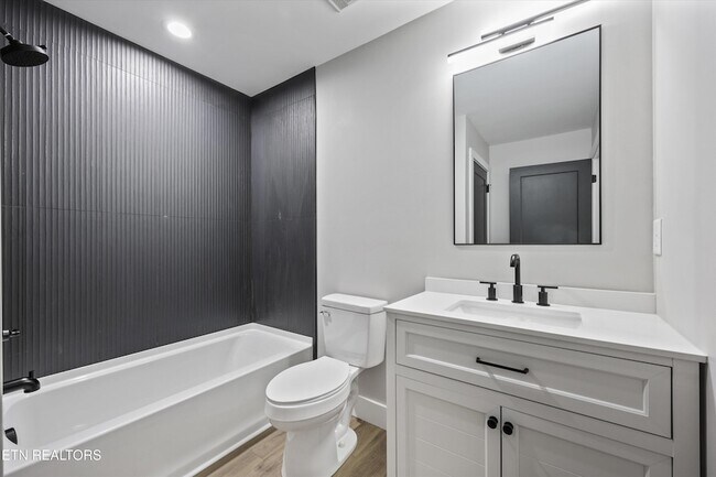 Building Photo - 8306 Lobelia Ln