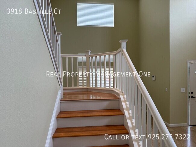 Building Photo - 3918 Bastille Ct