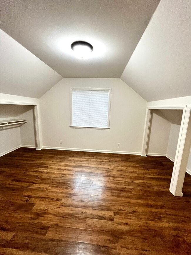 Building Photo - Charming 4 Bedroom Home Located in Lomita Park Neighborhood