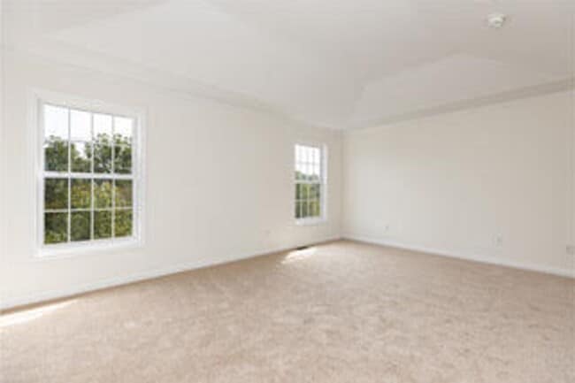 Building Photo - Spacious, Large, Luxury 3 Bedroom Townhous...