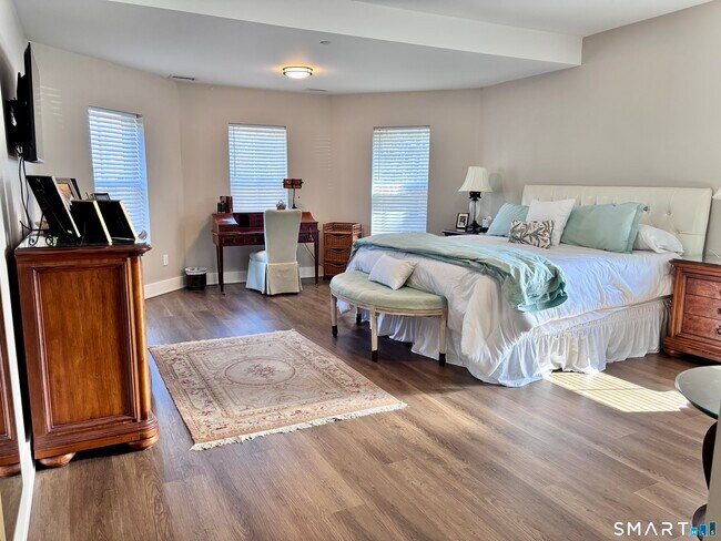 Building Photo - 5 N Salem Rd