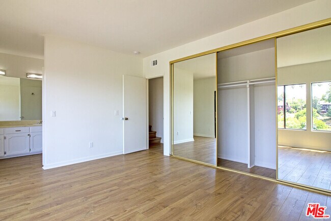 Building Photo - 1735 N Dillon St