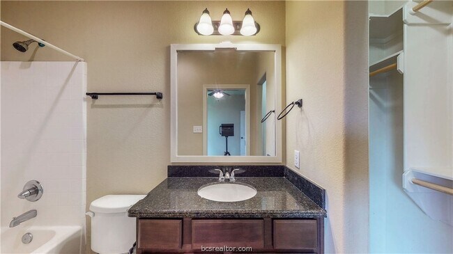 Building Photo - 111 Southland St