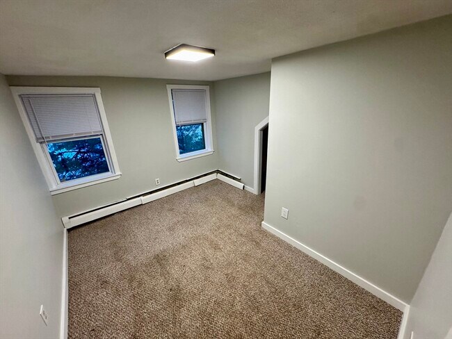 Building Photo - 25 1/2 Porter St