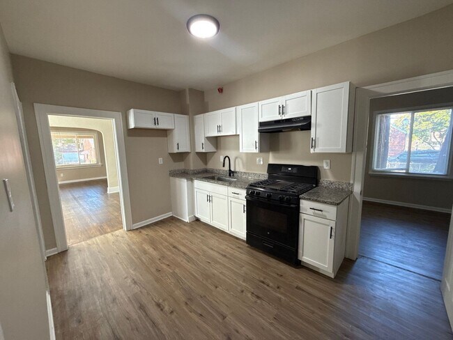 Building Photo - Freshly Renovated 5-Bedroom Home – Quality...