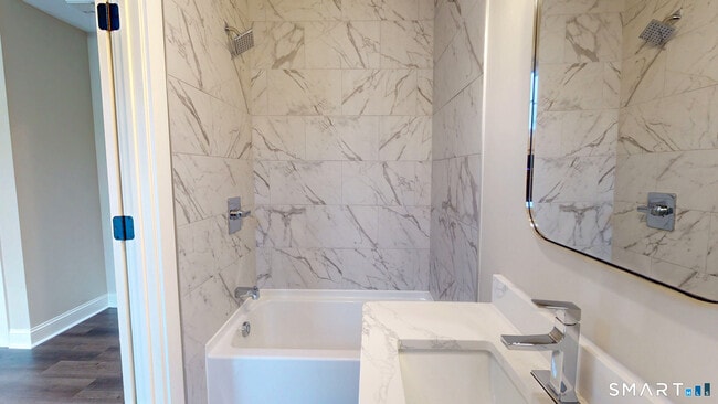 Building Photo - 3 Center St