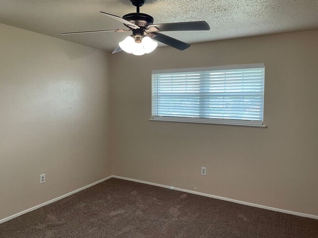 Building Photo - Available Now | Single-Story 3 Bed, 2 Bath | Prime Waco Location | Cul-de-Sac Lot with Garage | P...