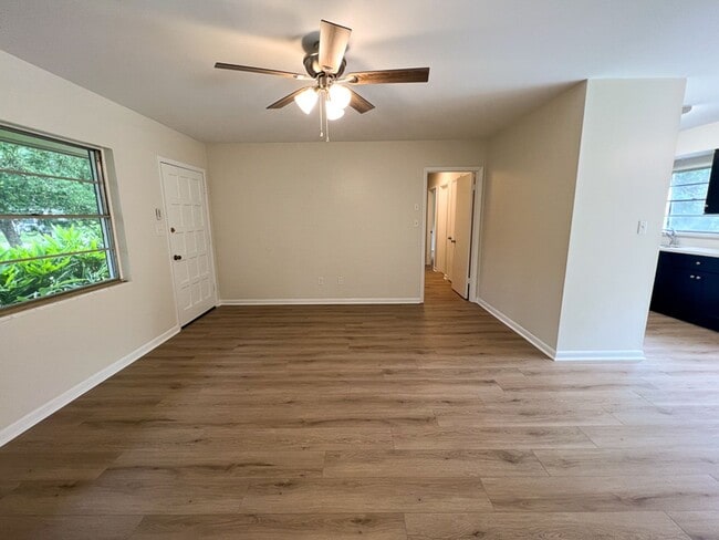 Building Photo - 3BR/1BA Pet Friendly House in NW Gainesvil...