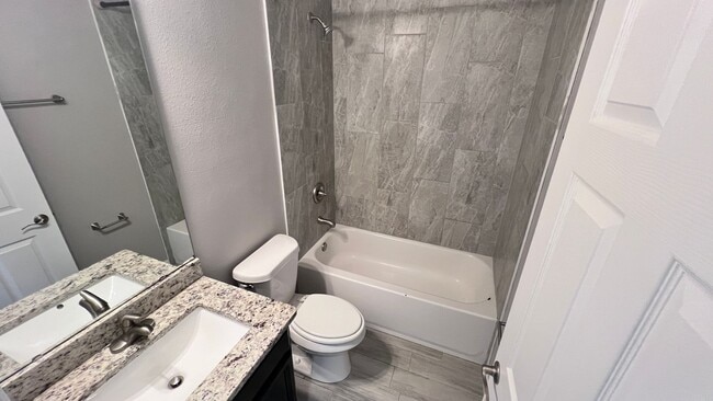 Building Photo - Beautiful 3 Bedroom, 2 Bathroom Home in Pa...