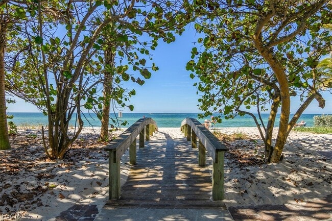 Building Photo - 549 7th Ave N