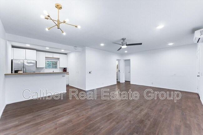 Building Photo - 502 Calle Santa Rosa S