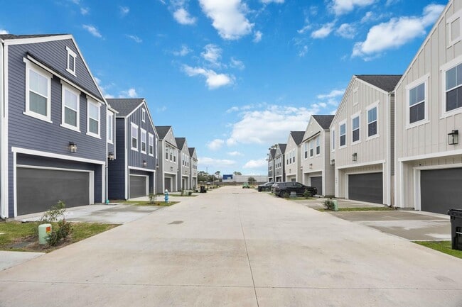 Building Photo - Bauman Heights