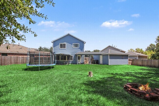 Building Photo - 800 Lightningbug Ln