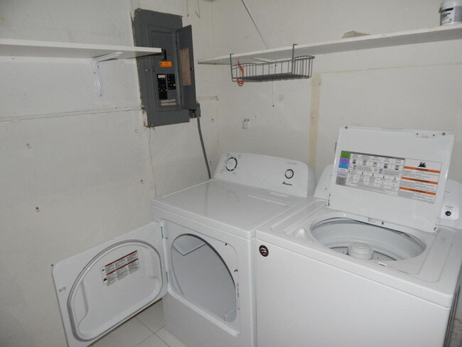 Building Photo - 2847 Duke Ln