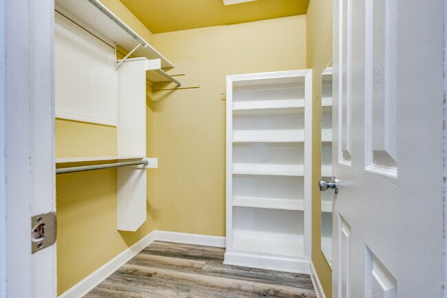 Building Photo - Spacious Spring Hill Rental in Sought-After Wades Grove Community