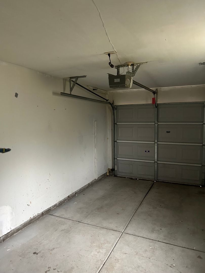 Building Photo - 2520 S twin Oaks St