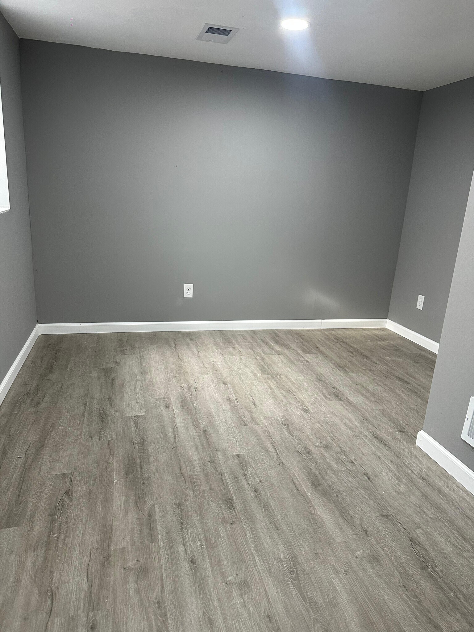 Bedroom - lower level - 403 Belle Aire Dr