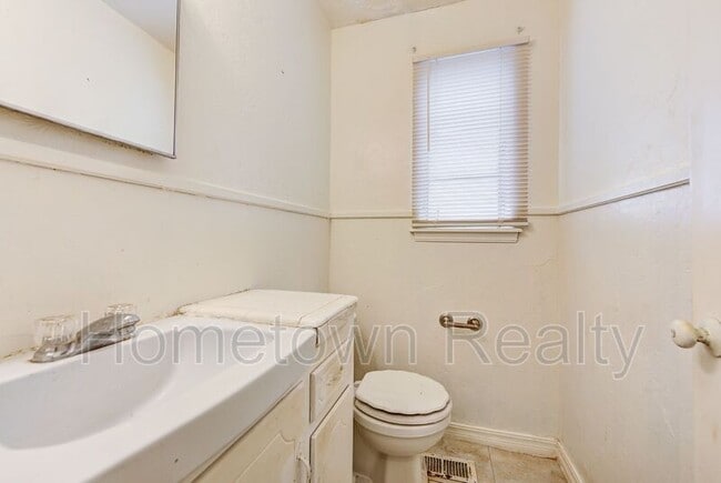 Building Photo - 917 NE 81st St