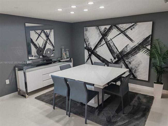 Building Photo - 200 Biscayne Blvd Way