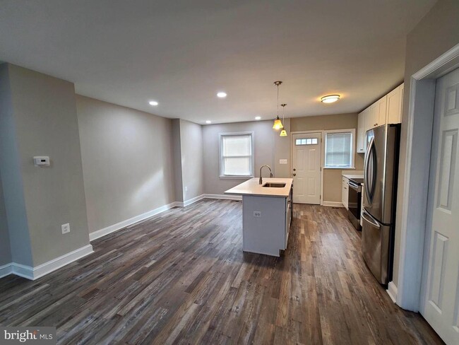 Building Photo - 4715 Dartford Ave