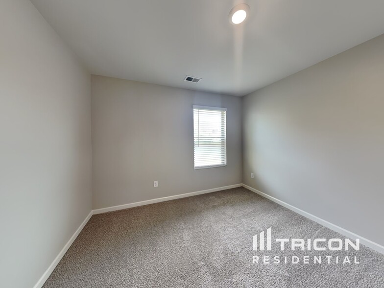 Building Photo - 2092 Massey Ln