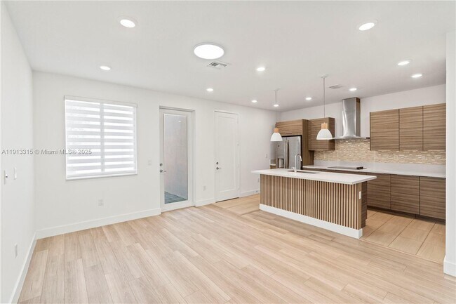 Building Photo - 10441 NW 66th St