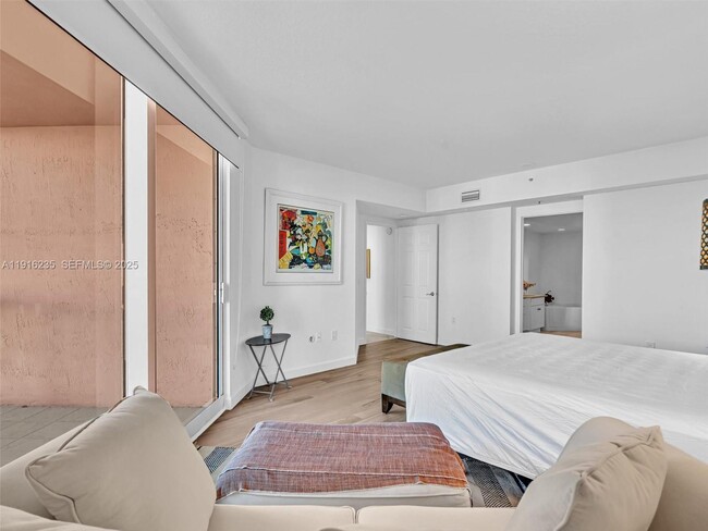 Building Photo - 3370 Hidden Bay Dr