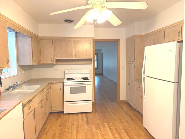 Building Photo - 4947 N Mason Ave