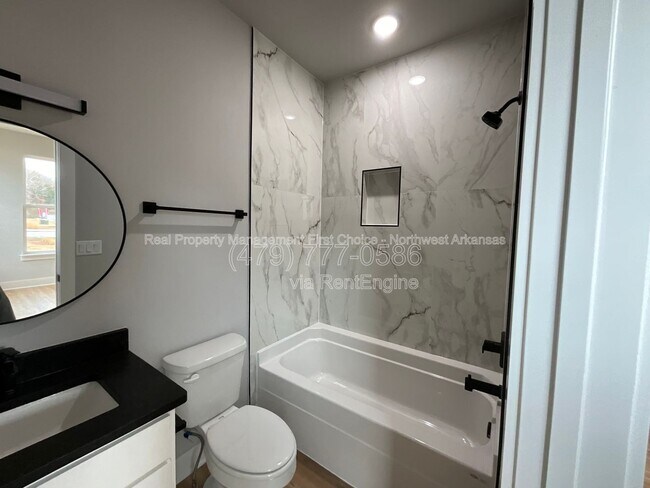 Building Photo - 1042 S Laramie Hts