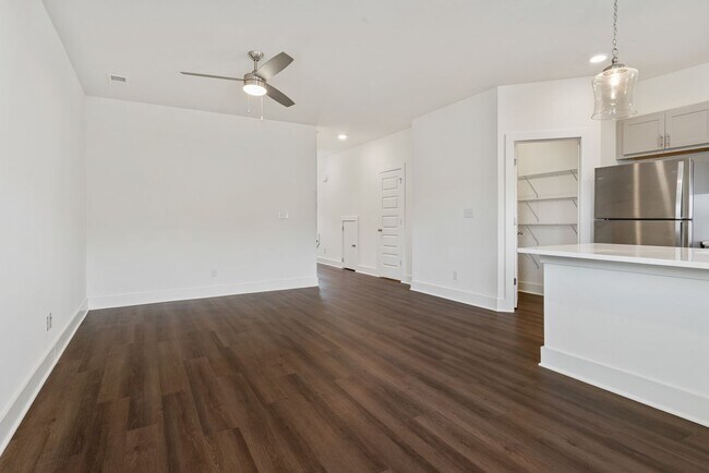 Building Photo - Spacious 3 Bedroom Home with Fenced Backyard