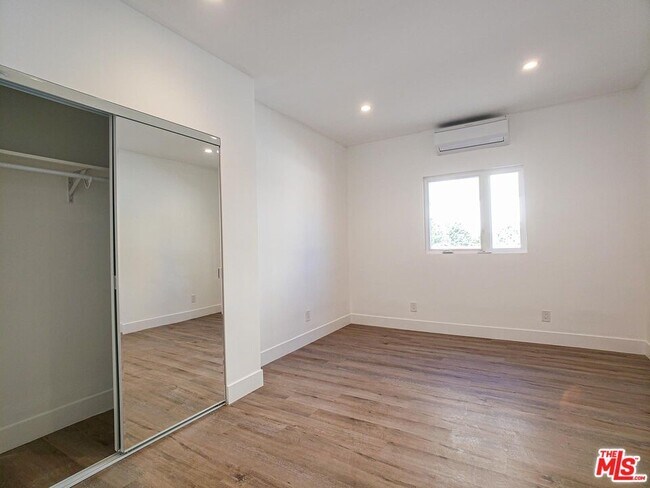 Building Photo - 2957 Francis Ave