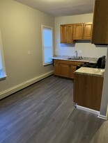 Building Photo - 652 Maple St