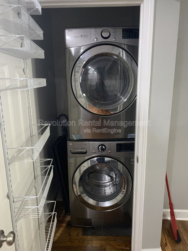 Building Photo - 2869 Rockcliff Rd SE