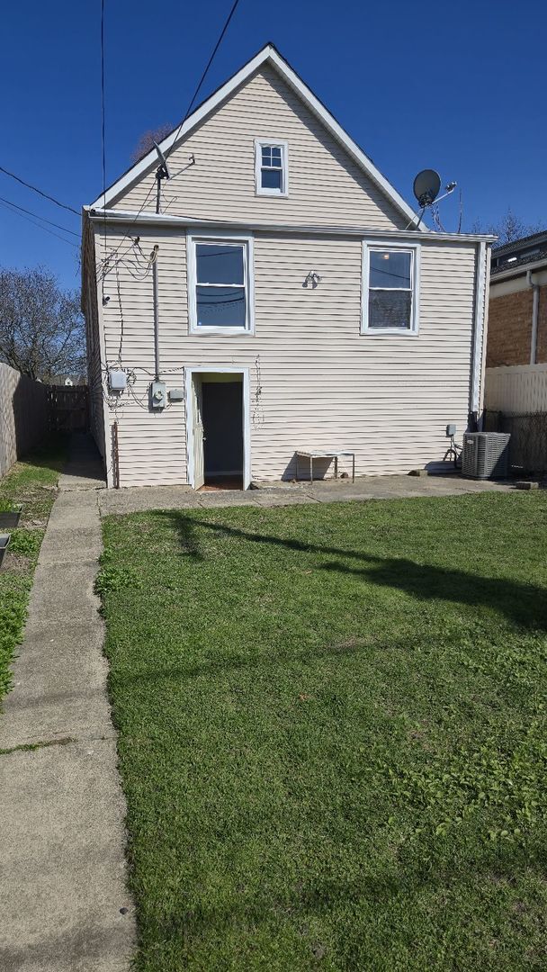 Building Photo - 5452 N Luna Ave