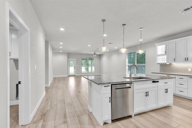 Building Photo - 11087 Sutton Pl
