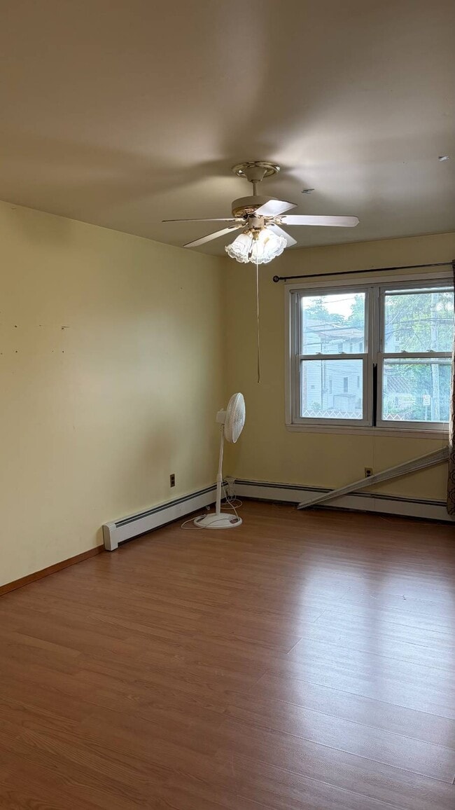 Building Photo - 52 B Evergreen St