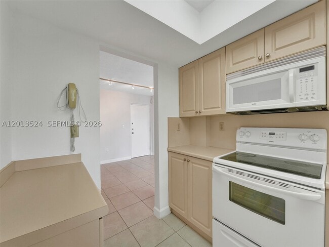 Building Photo - 9420 W Flagler St