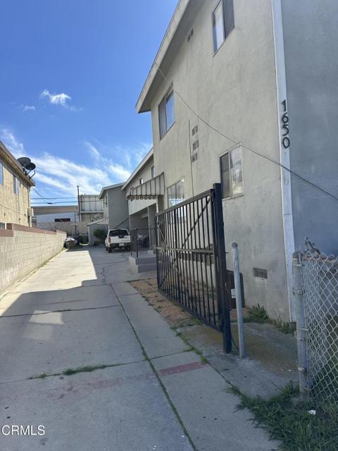 Building Photo - 1650 W 209th St